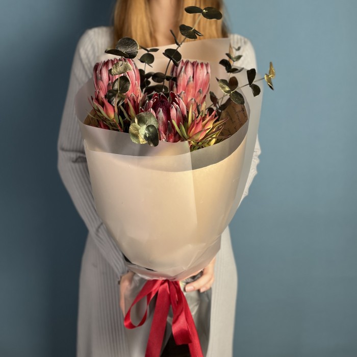 Интерьерный букет красная экзотика