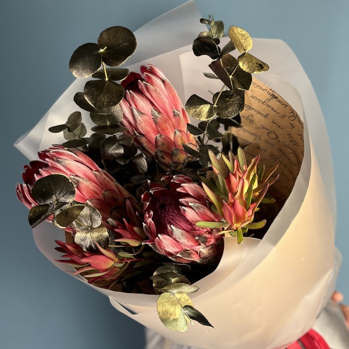 Интерьерный букет красная экзотика