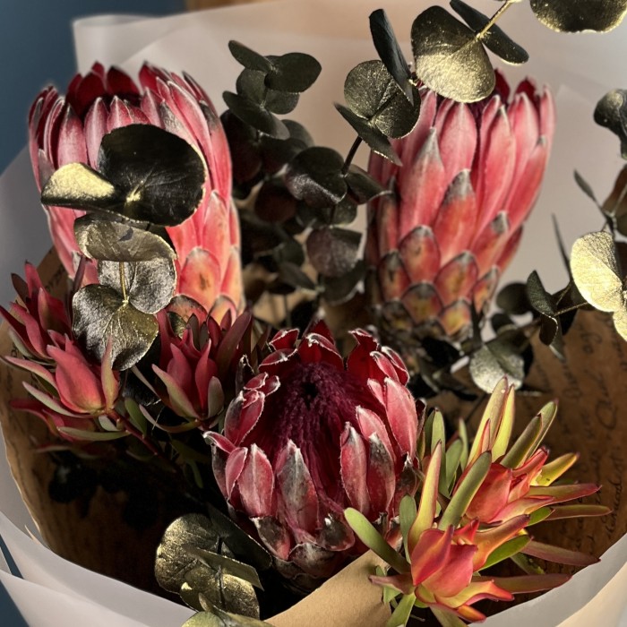 Интерьерный букет красная экзотика