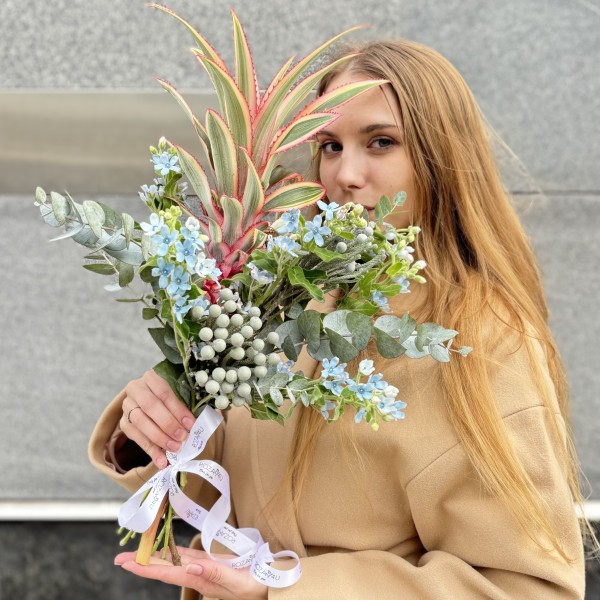 Интерьерный букет с ананасом