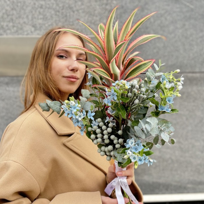 Интерьерный букет с ананасом