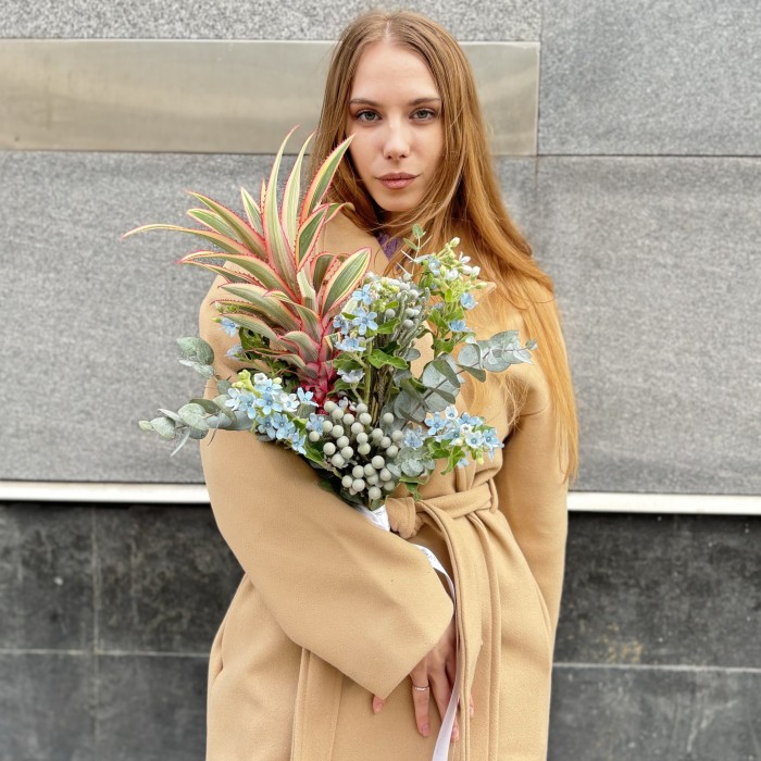 Интерьерный букет с ананасом