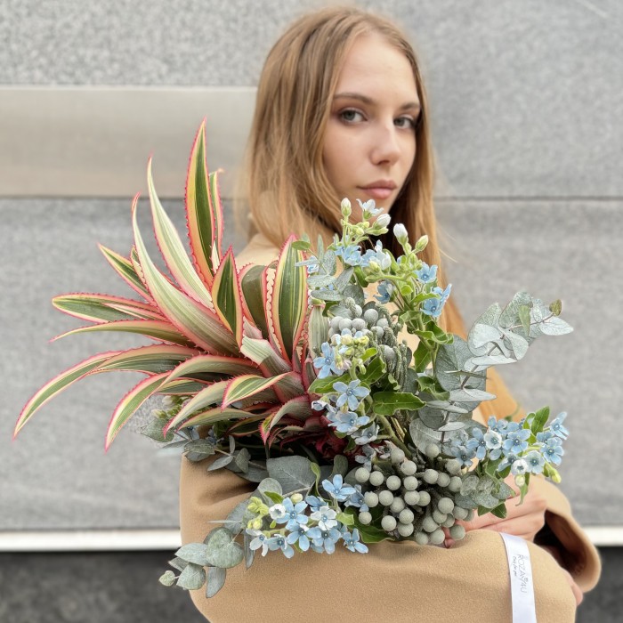 Интерьерный букет с ананасом