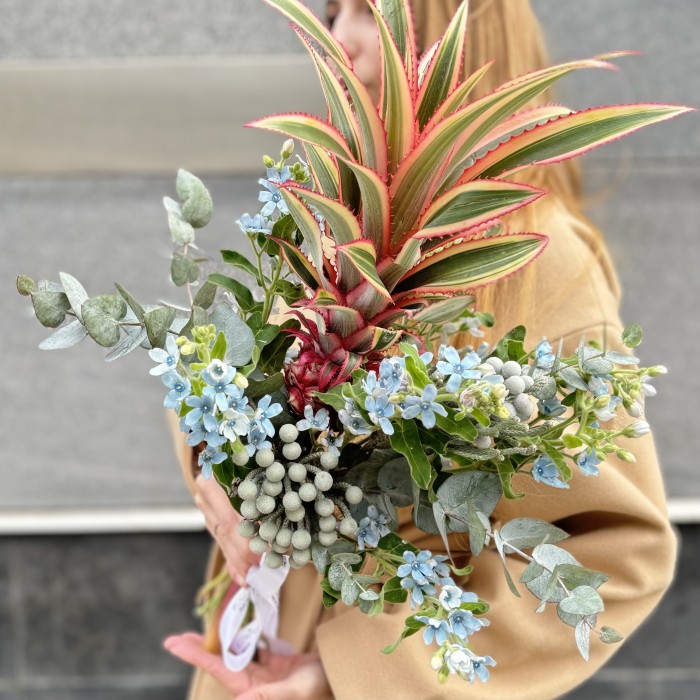 Интерьерный букет с ананасом