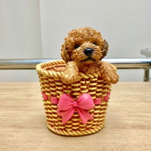 Кашпо пёсик в плетёной корзине