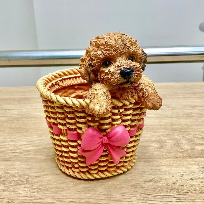 Кашпо пёсик в плетёной корзине