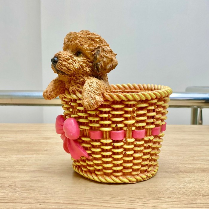 Кашпо пёсик в плетёной корзине