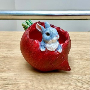 Кашпо свекла с зайчиком