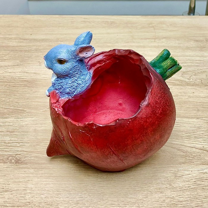 Кашпо свекла с зайчиком