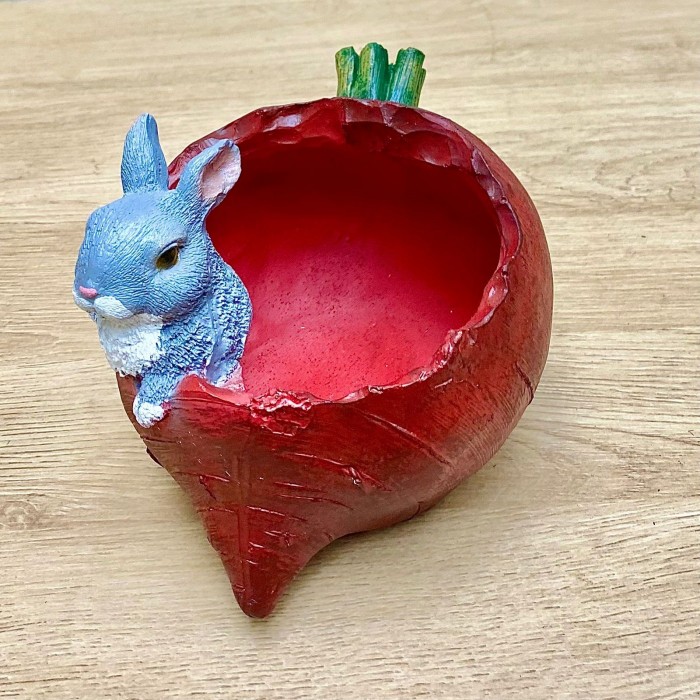 Кашпо свекла с зайчиком