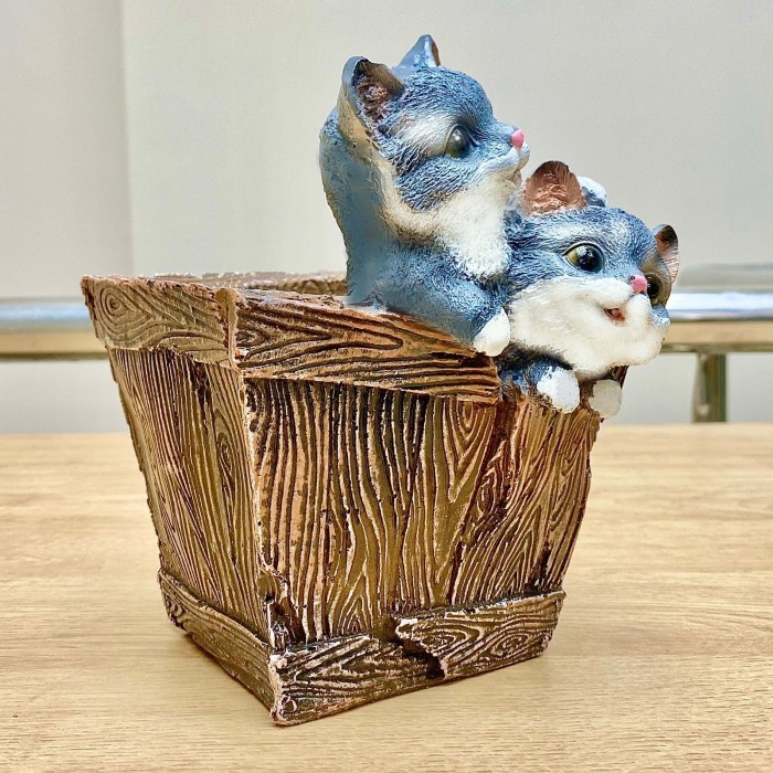 Кашпо ящик с котятами