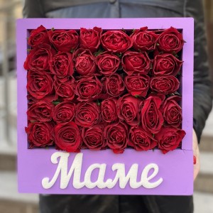 Композиция Маме с красными розами