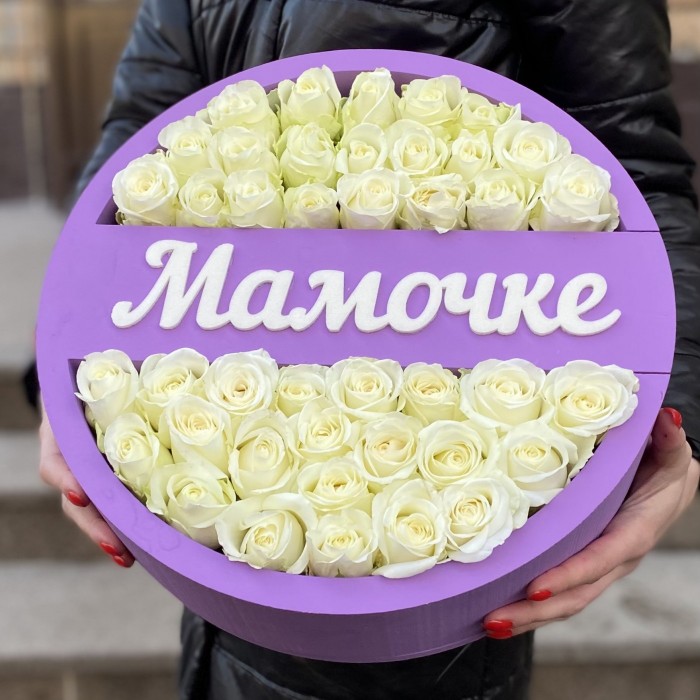 Композиция Мамочке с белыми розами