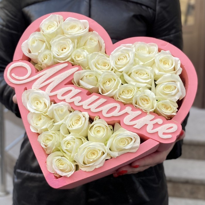 Композиция сердце для Мамочки с белыми розами