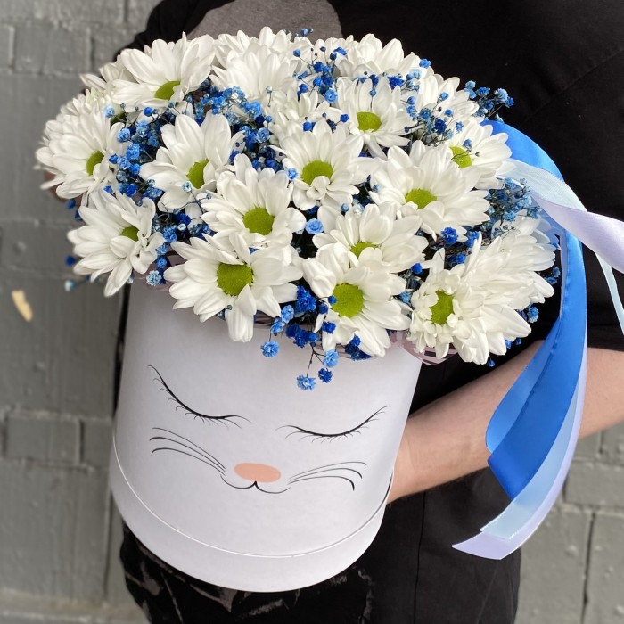 Композиция из хризантем Зайка