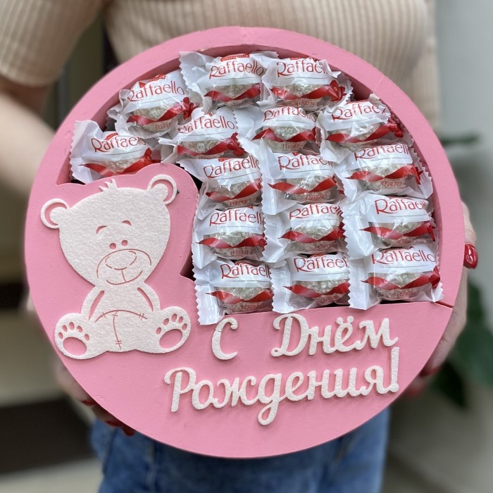 Композиция из конфет рафаэло С Днем Рождения
