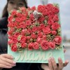 Композиция Маме из пионовидных роз с ангелом