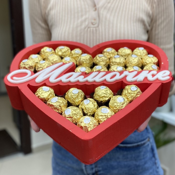 Композиция красное Сердце с конфетами Мамочке