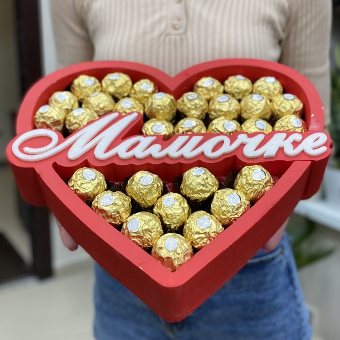 Композиция красное Сердце с конфетами Мамочке