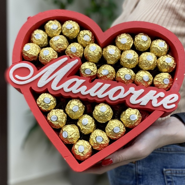 Композиция красное Сердце с конфетами Мамочке