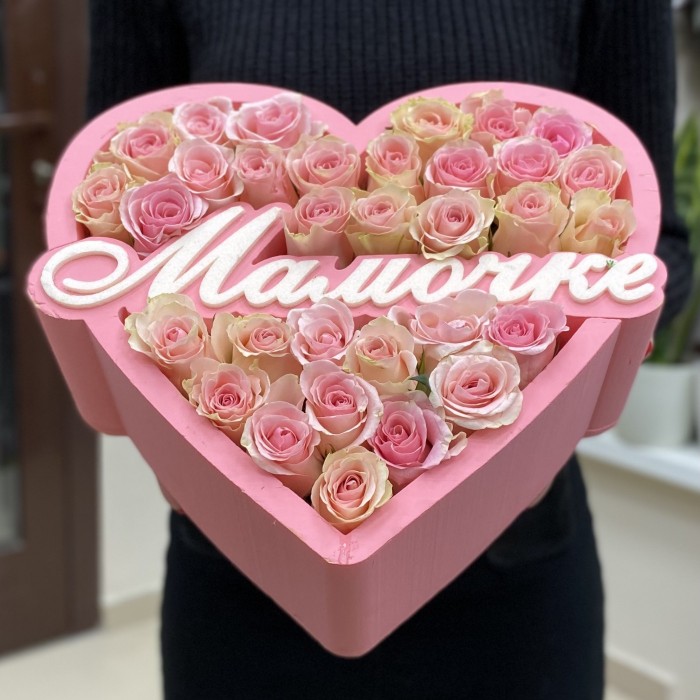 Композиция Розовое сердце из нежных роз Мамочке