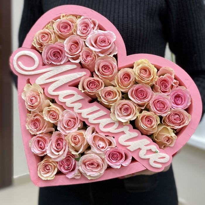 Композиция Розовое сердце из нежных роз Мамочке