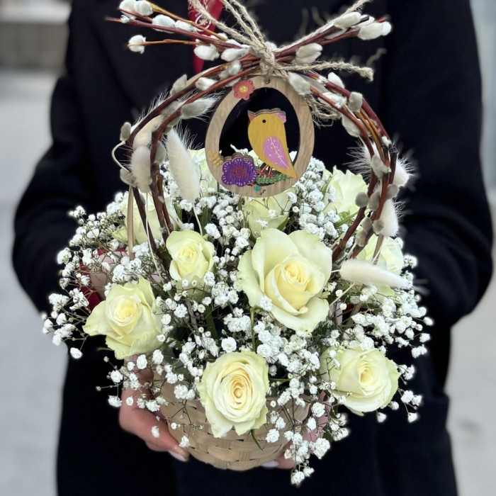 Композиция с белой розой к Пасхе