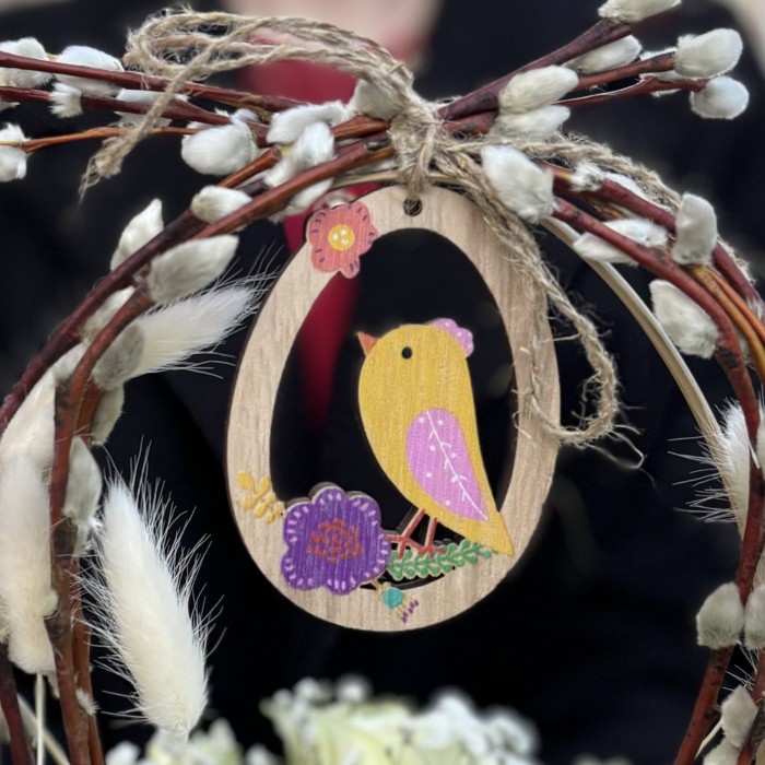 Композиция с белой розой к Пасхе