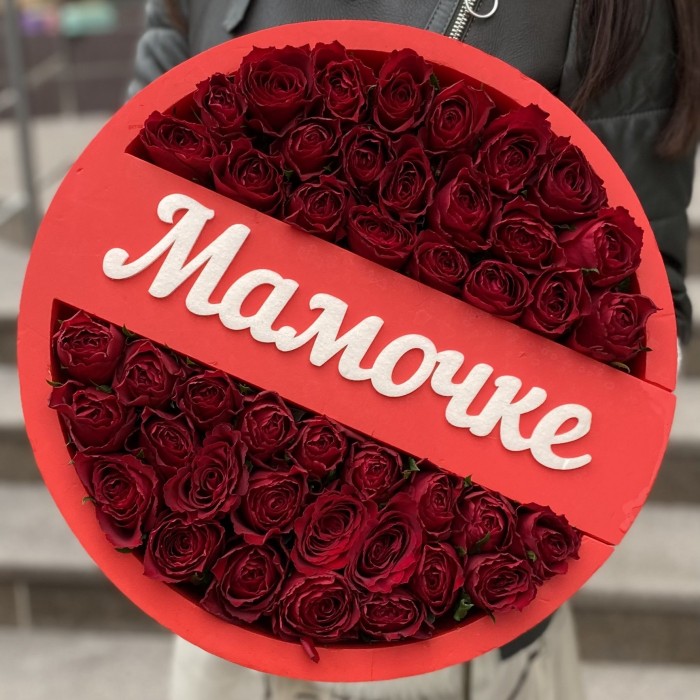 Композиция с красными розами Мамочке