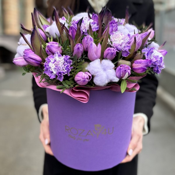 Композиция с тюльпанами и хлопком Лунный шар