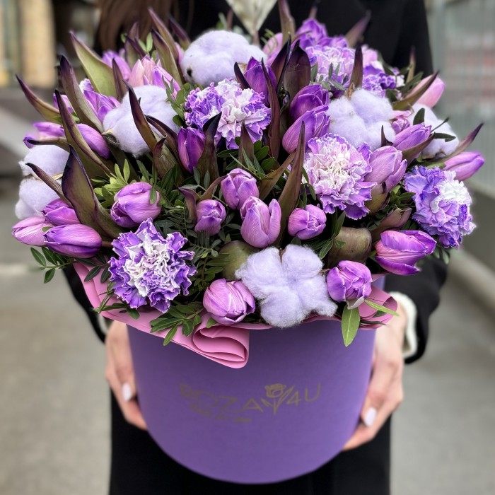 Композиция с тюльпанами и хлопком Лунный шар