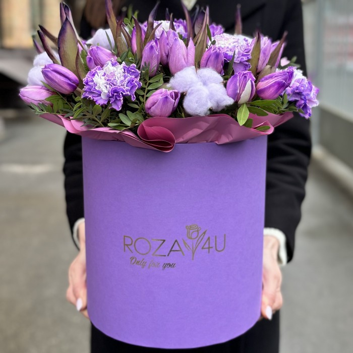 Композиция с тюльпанами и хлопком Лунный шар