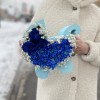 Композиция в коляске с хризантемами и розами