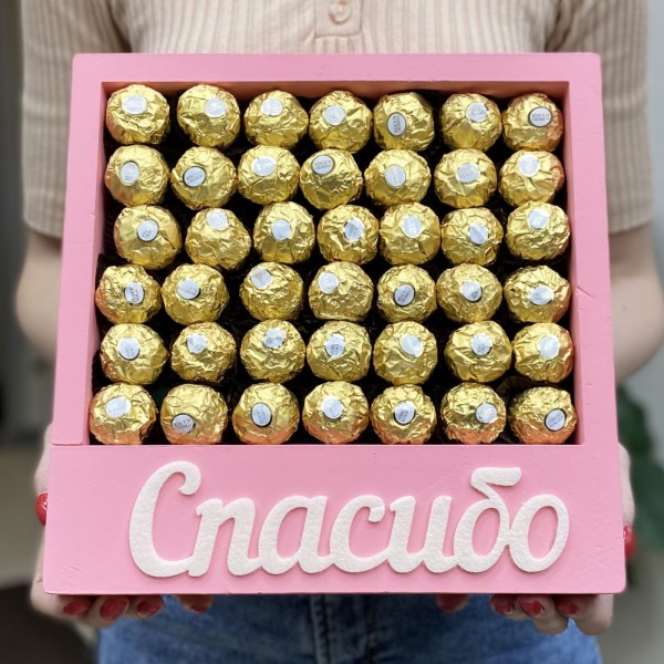 Композиция в коробке Спасибо с конфетами