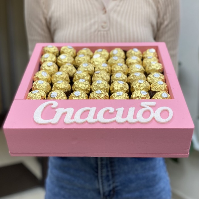 Композиция в коробке Спасибо с конфетами