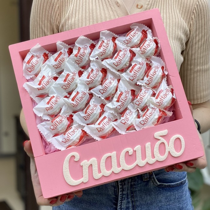 Конфеты рафаэло в розовой коробке Спасибо