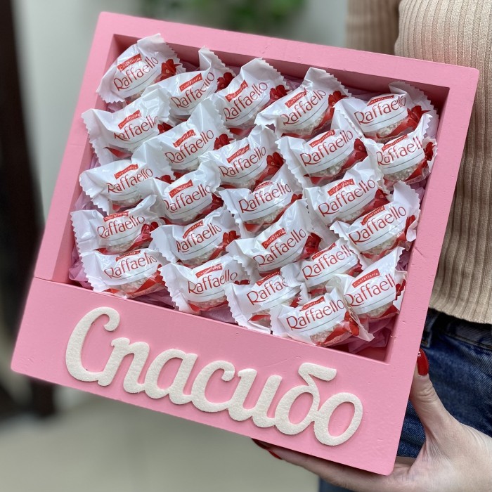 Конфеты рафаэло в розовой коробке Спасибо