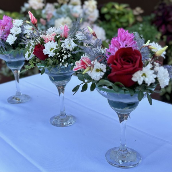 Копмозиция из цветов в стекле