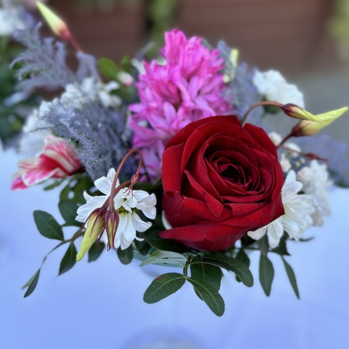 Копмозиция из цветов в стекле