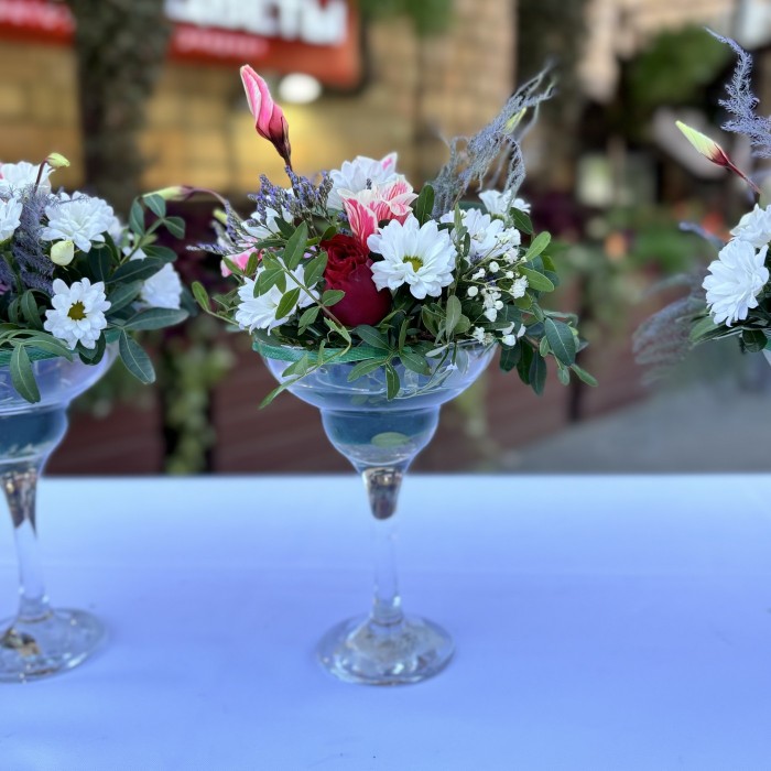 Копмозиция из цветов в стекле