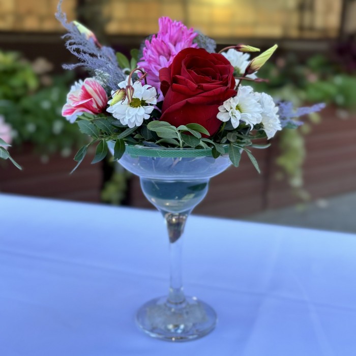 Копмозиция из цветов в стекле