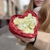Коробка Маленькое Сердце с белыми розами