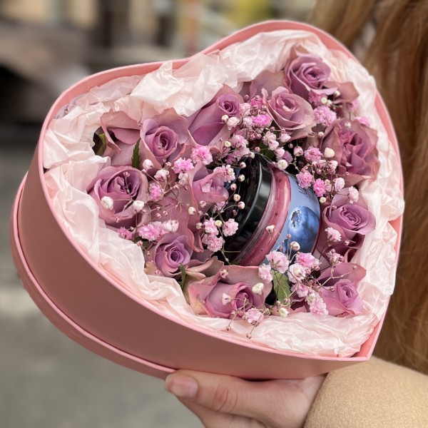Коробка маленькое сиреневое сердце с розами и медом