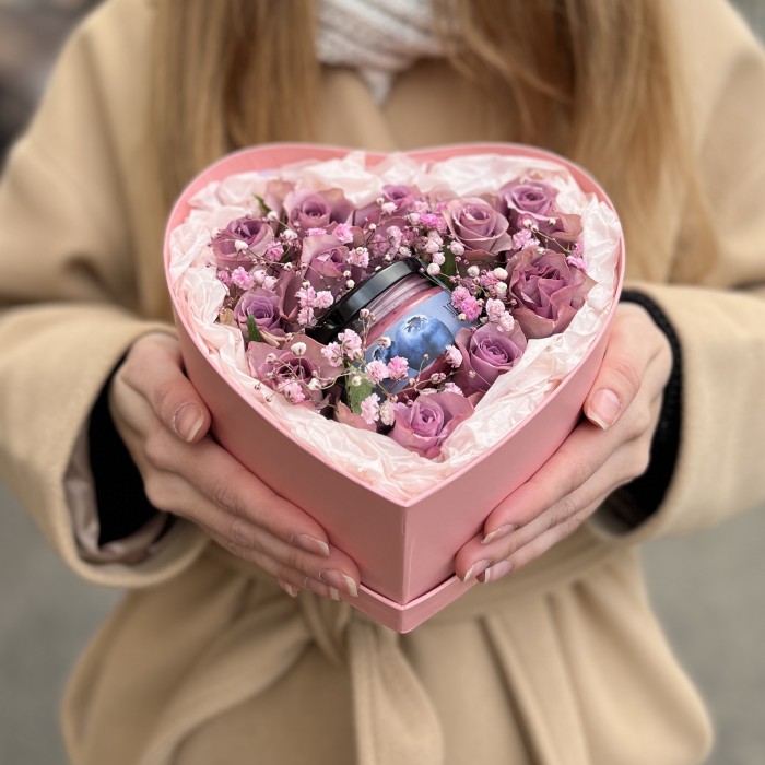 Коробка маленькое сиреневое сердце с розами и медом