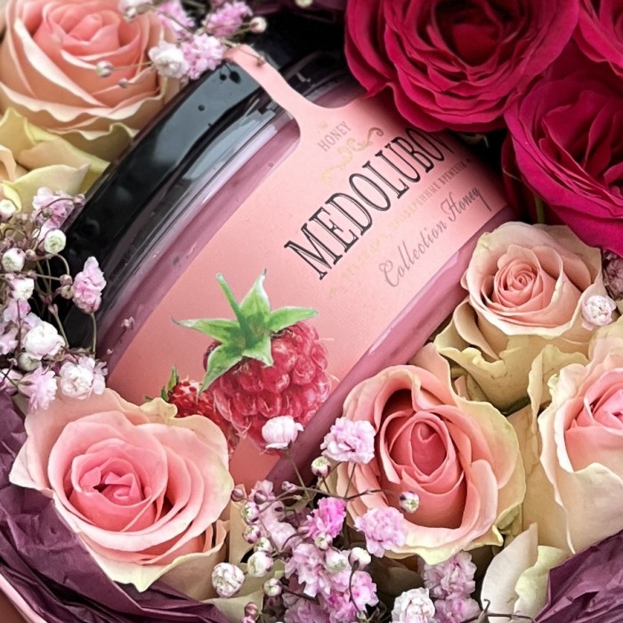 Коробка  розовая Маленькое сердце с розами