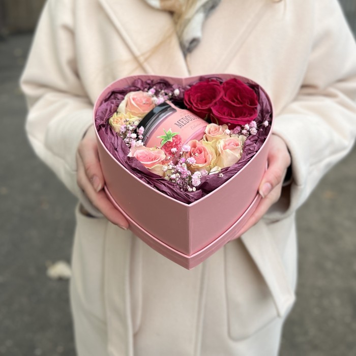 Коробка  розовая Маленькое сердце с розами