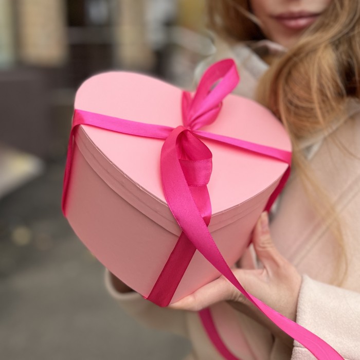 Коробка  розовая Маленькое сердце с розами