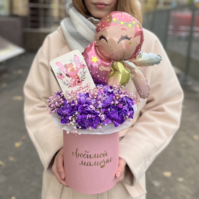 Коробка с гвоздиками Любимой Мамочке