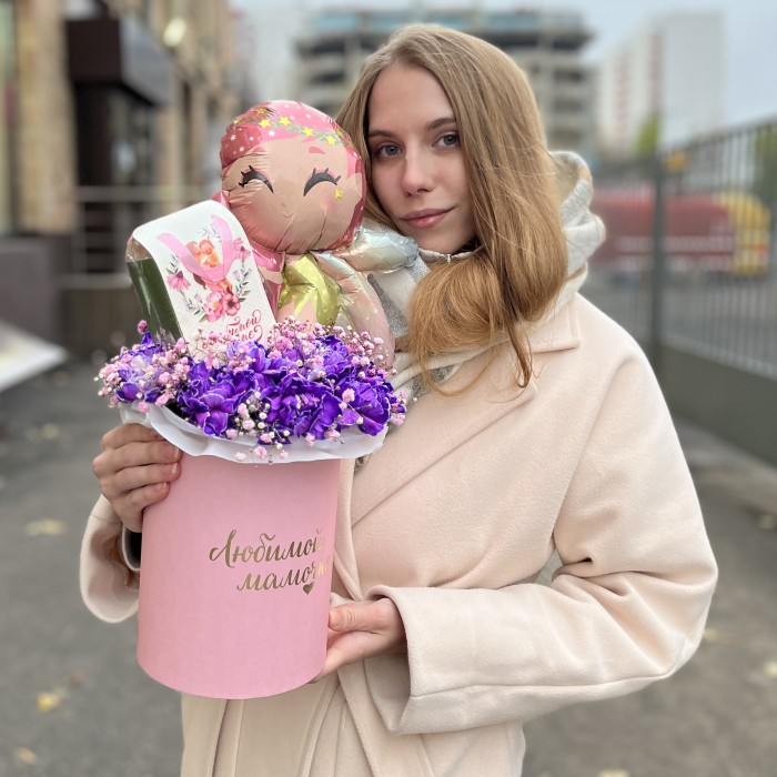 Коробка с гвоздиками Любимой Мамочке