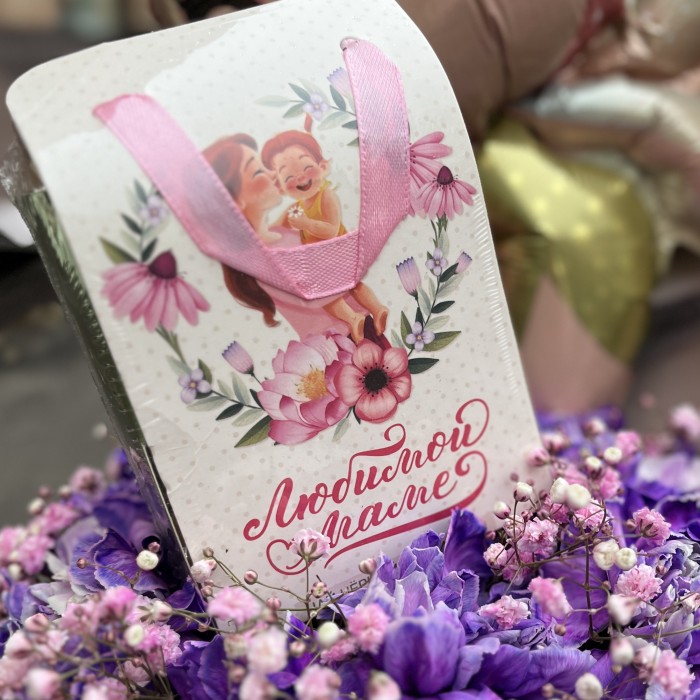 Коробка с гвоздиками Любимой Мамочке